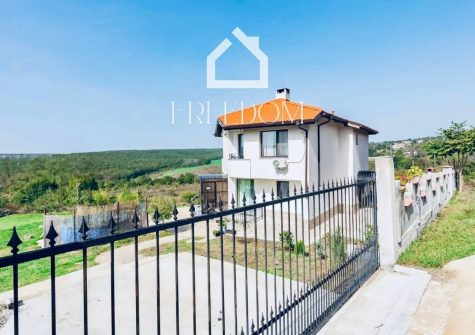 Двуэтажна Къща с. Приселци 275000€