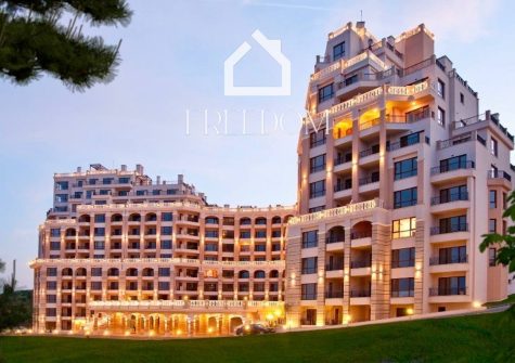 Меблированная четырехкомнатная квартира в Cabacum Beach Residence с видом на море