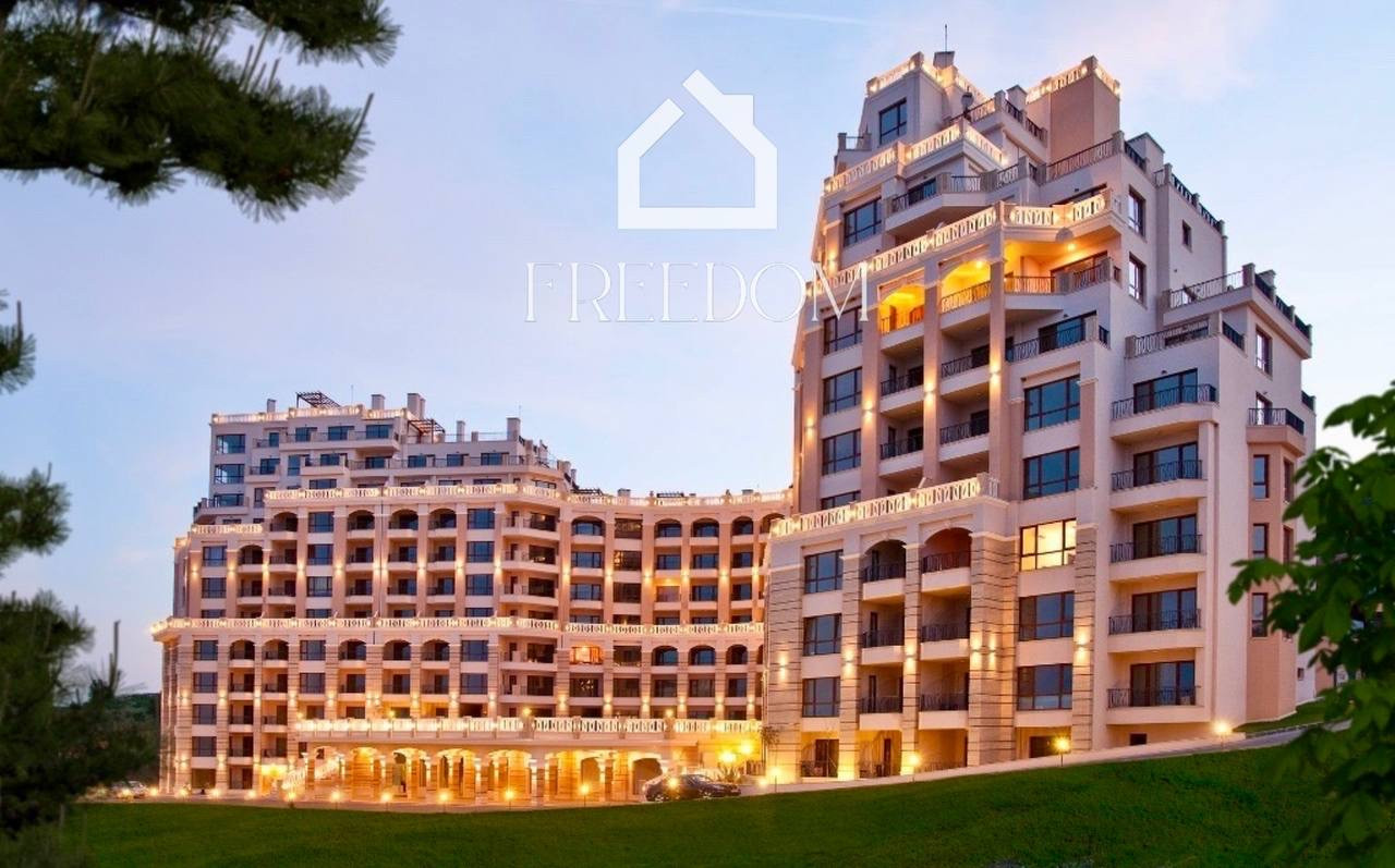 Меблированная четырехкомнатная квартира в Cabacum Beach Residence с видом на море